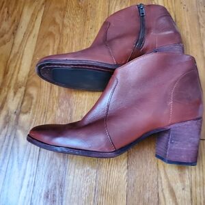 Frye Chestnut Leather Ankle Booties Womens Sz 10